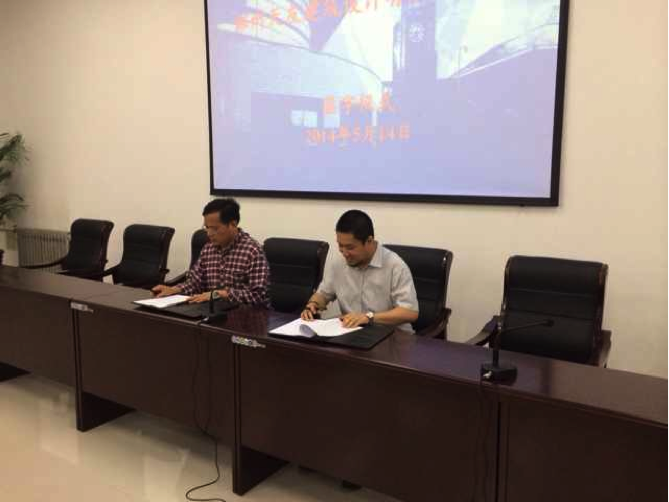 說明: http://www.yiiiy.cn/uploads/allimg/140902/1-140Z22102312J.JPG